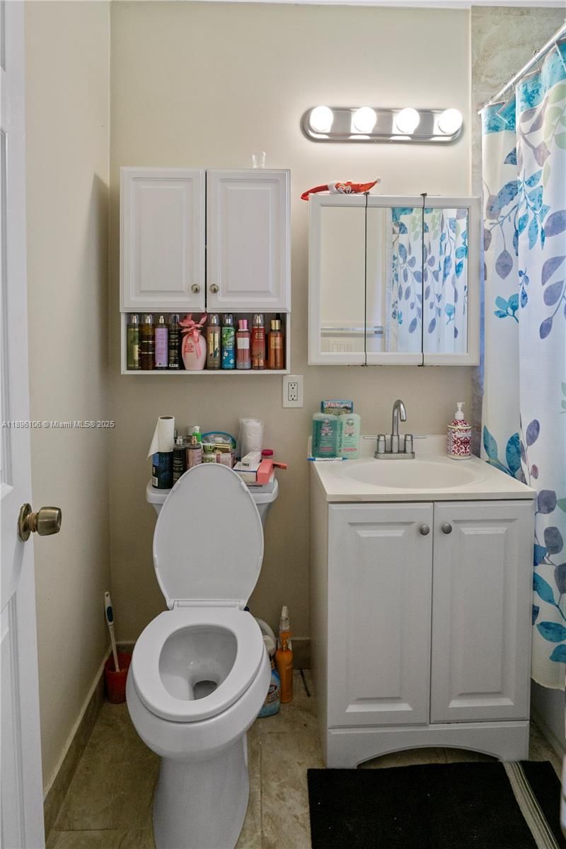 811 NW 196th Ter, Miami Gardens, FL 33169 Photo