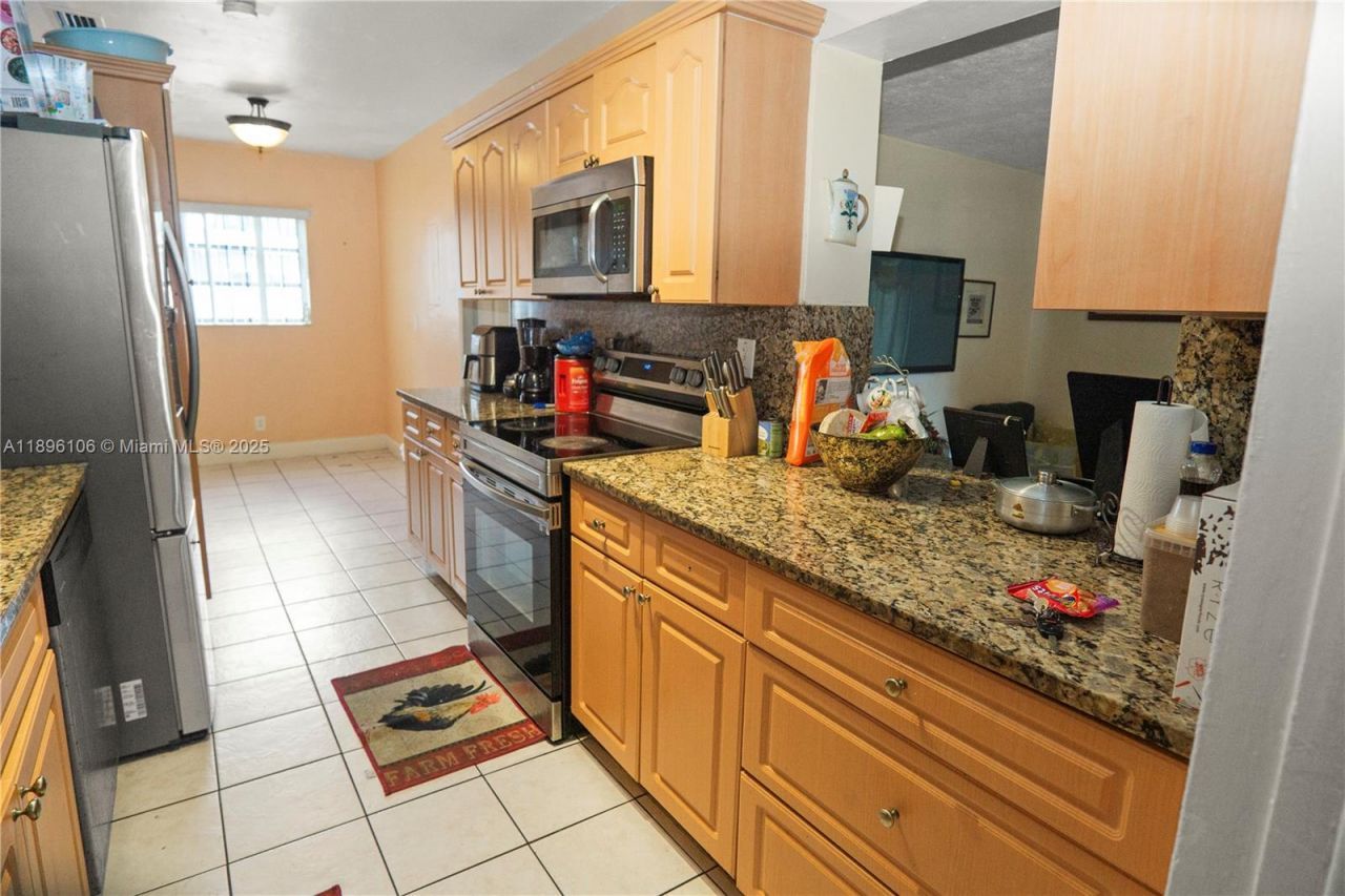 811 NW 196th Ter, Miami Gardens, FL 33169 Photo