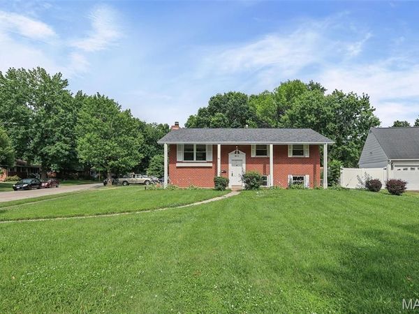 52 Villa Dr Drive, Granite City, IL 62040