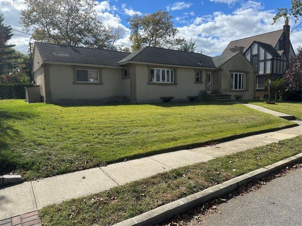 72 Cedar Road, Malverne, NY 11565