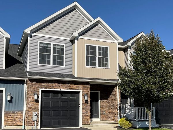 38 Stacey Way, Troy, NY 12180