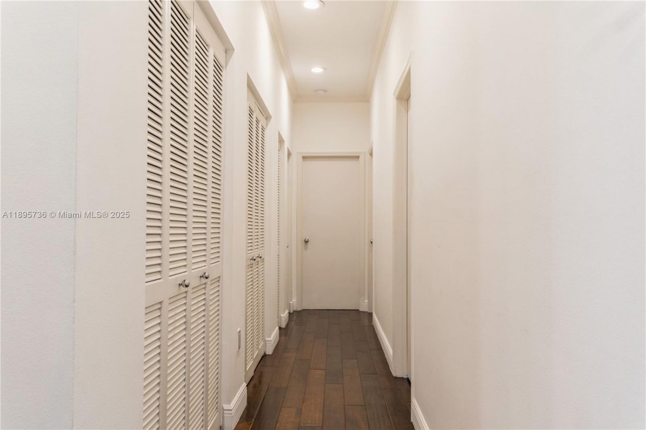 5774 SW 76th Ter, South Miami, FL 33143 Photo