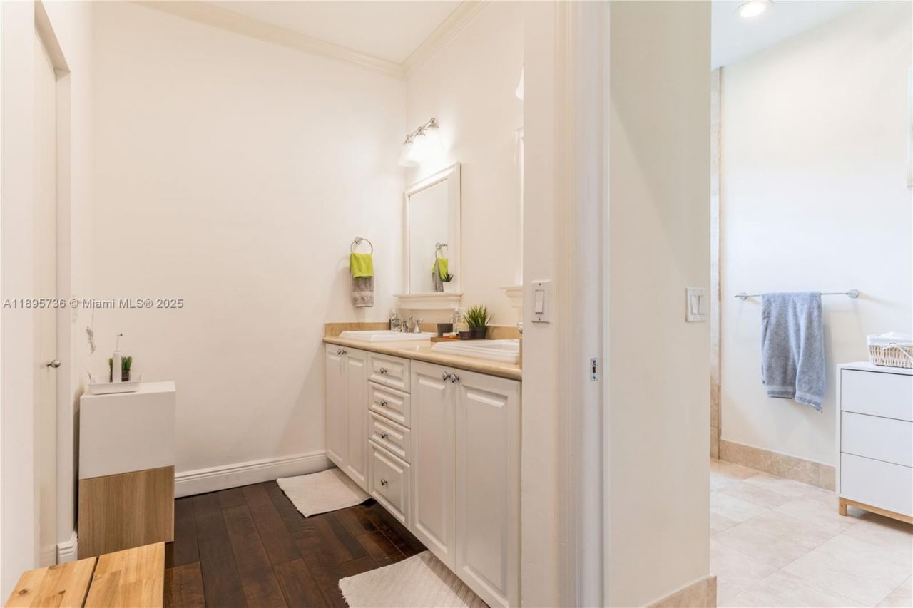 5774 SW 76th Ter, South Miami, FL 33143 Photo