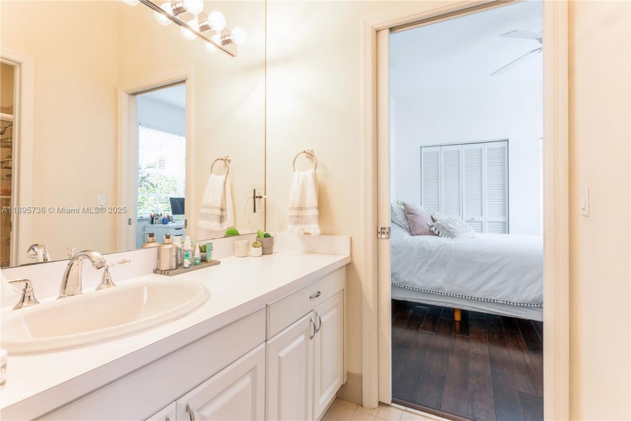 5774 SW 76th Ter, South Miami, FL 33143 Photo