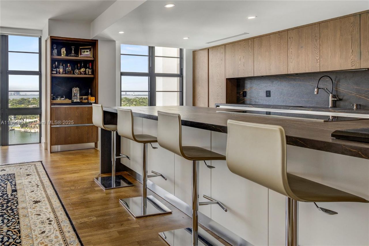 5500 Collins Ave, Unit 1104, Miami Beach, FL 33140 Photo