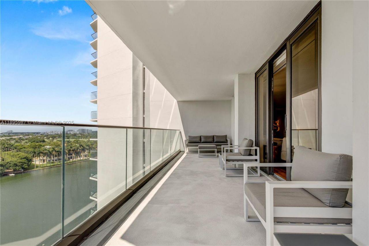 5500 Collins Ave, Unit 1104, Miami Beach, FL 33140 Photo