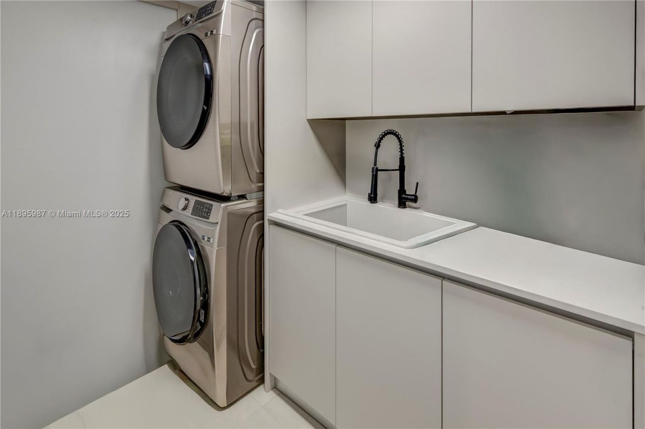 5500 Collins Ave, Unit 1104, Miami Beach, FL 33140 Photo