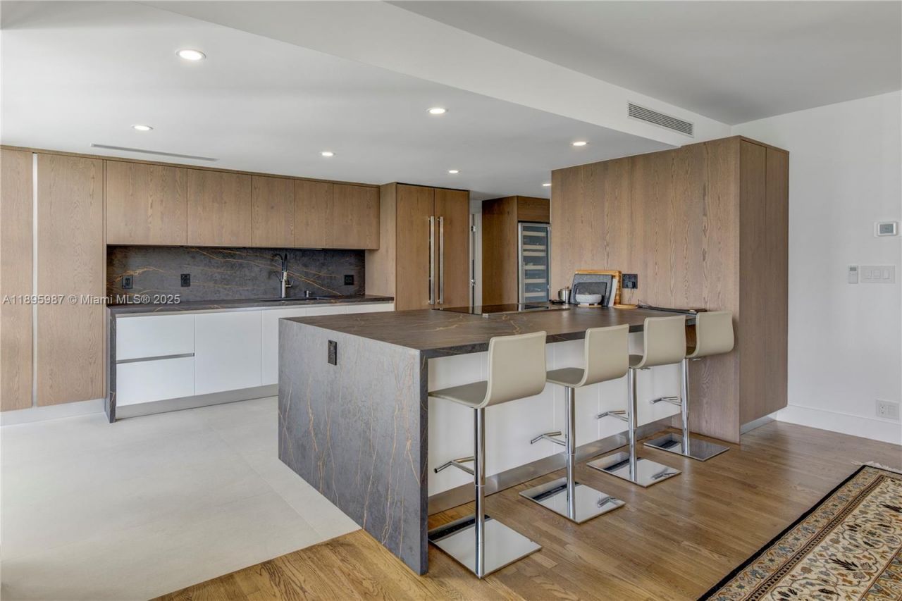 5500 Collins Ave, Unit 1104, Miami Beach, FL 33140 Photo