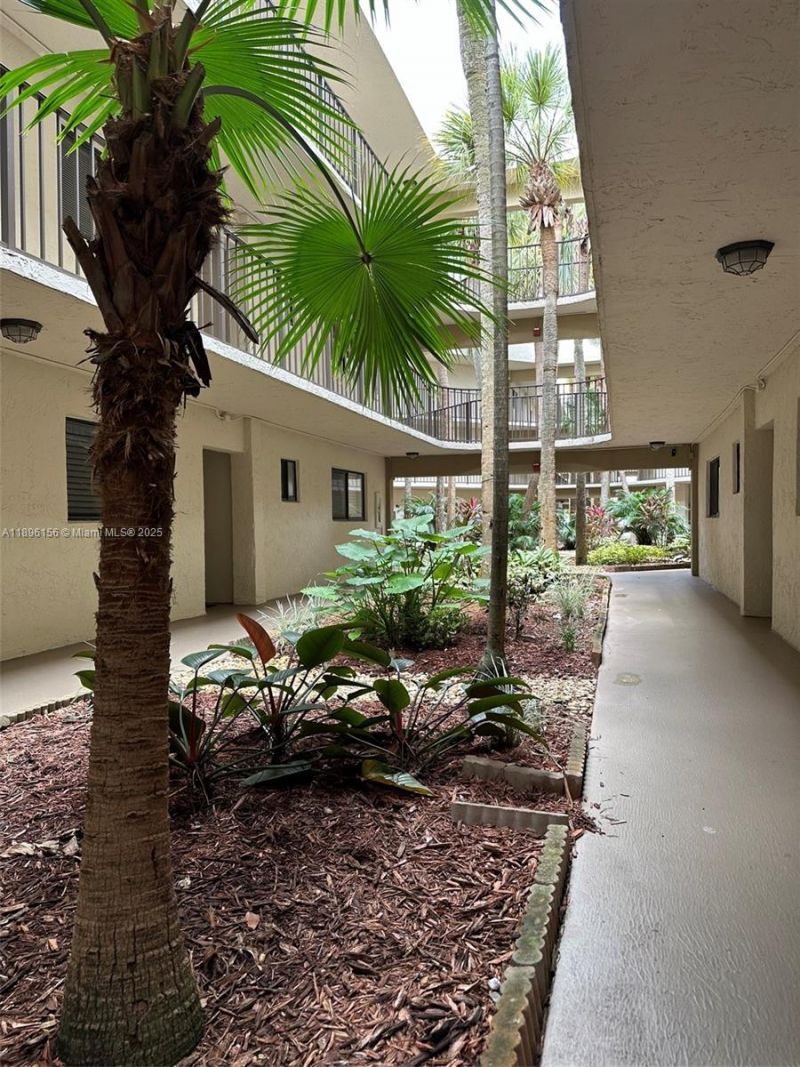 8025 SW 107th Ave, Unit 112, Miami, FL 33173 Photo