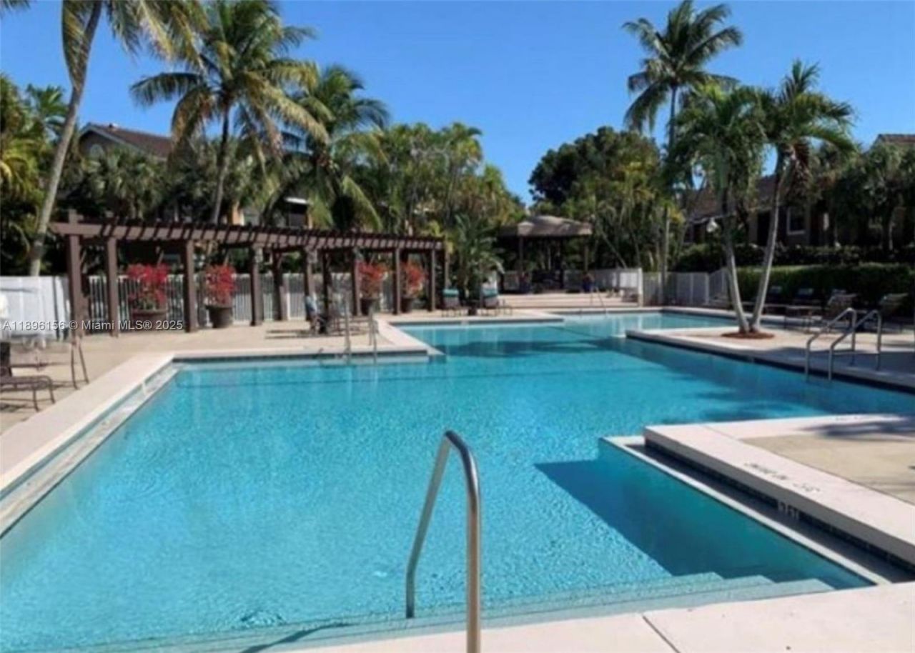 8025 SW 107th Ave, Unit 112, Miami, FL 33173 Photo