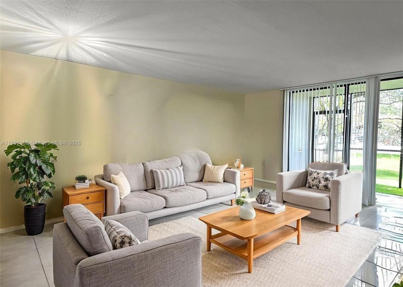 8025 SW 107th Ave, Unit 112, Miami, FL 33173 Photo