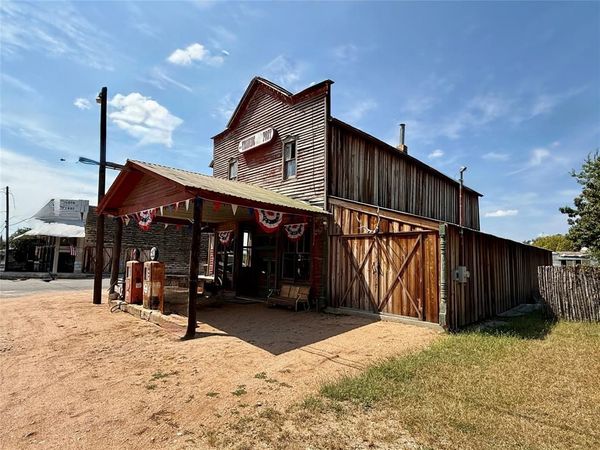 622 Main Street , Blanket, TX 76432