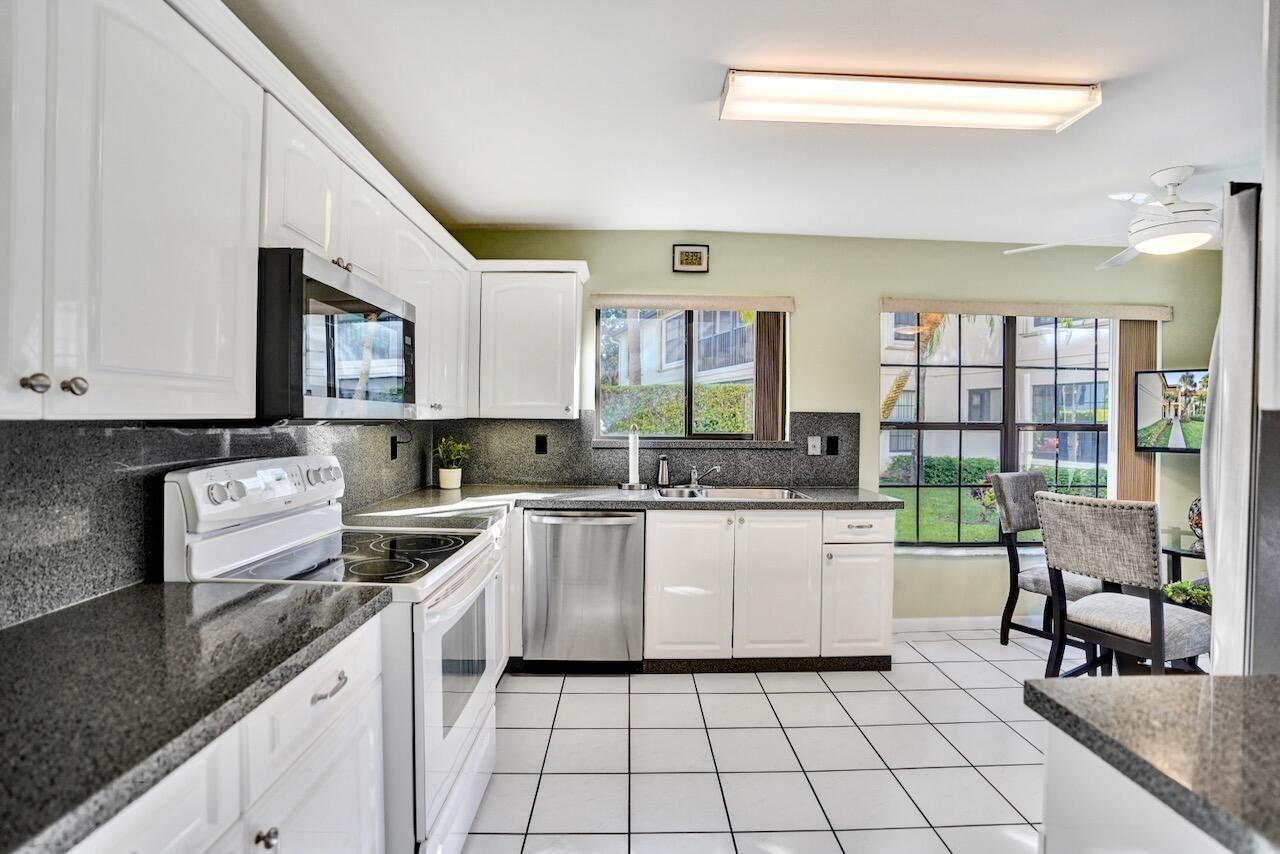 3373 Jog Park Drive, Greenacres, FL 33467 Photo