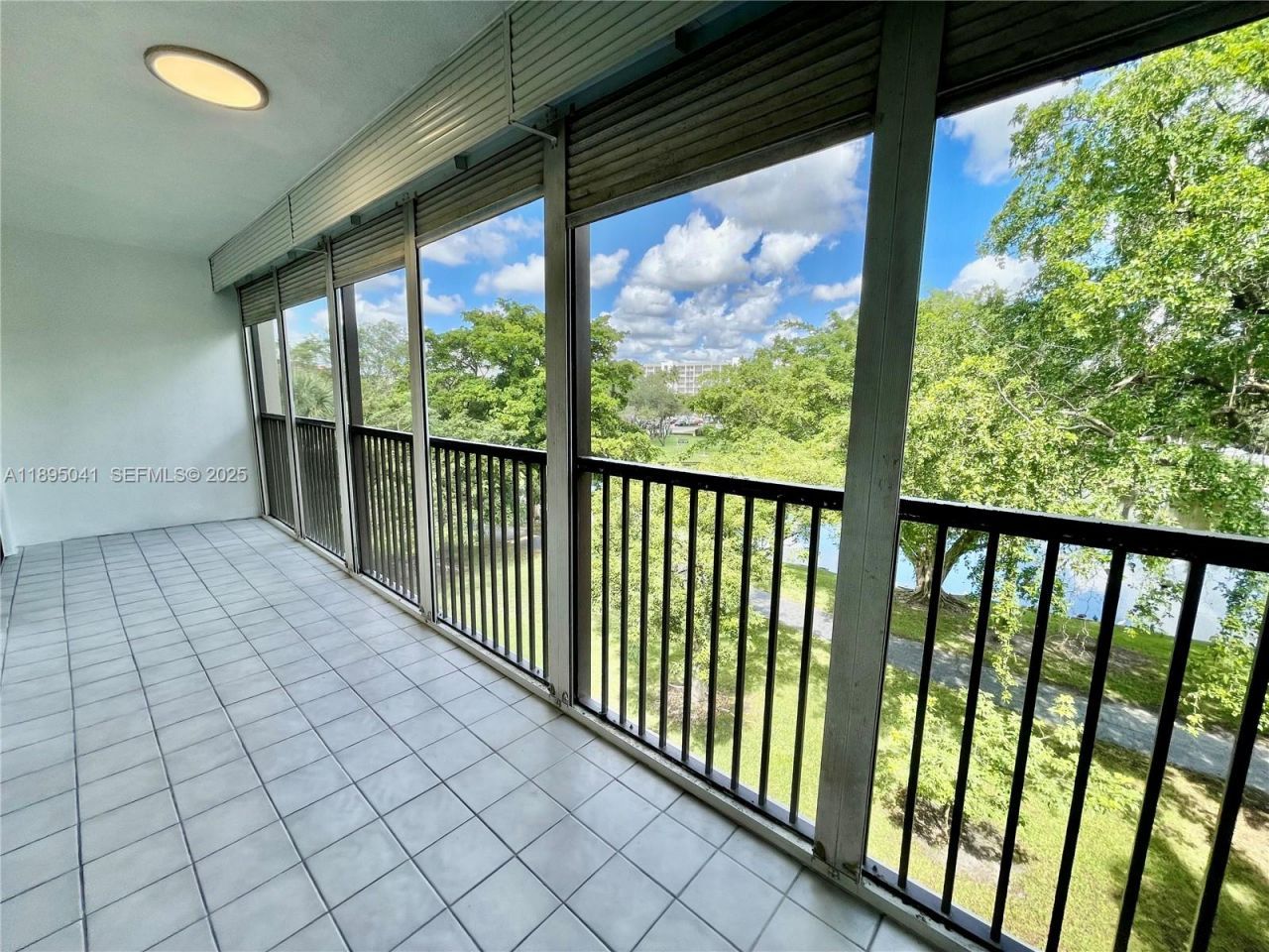 2209 S Cypress Bend Dr, Unit 407, Pompano Beach, FL 33069 Photo