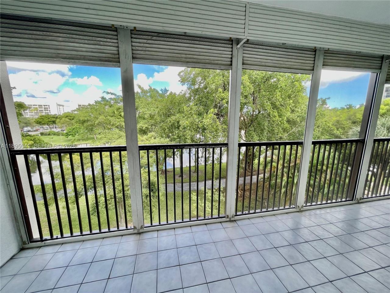 2209 S Cypress Bend Dr, Unit 407, Pompano Beach, FL 33069 Photo