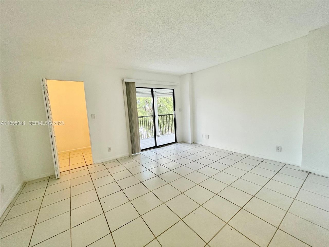 2209 S Cypress Bend Dr, Unit 407, Pompano Beach, FL 33069 Photo