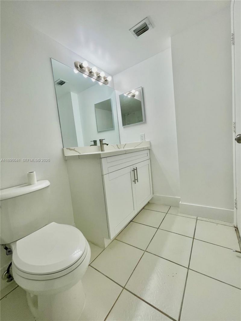 2209 S Cypress Bend Dr, Unit 407, Pompano Beach, FL 33069 Photo