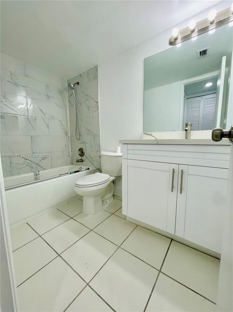 2209 S Cypress Bend Dr, Unit 407, Pompano Beach, FL 33069 Photo