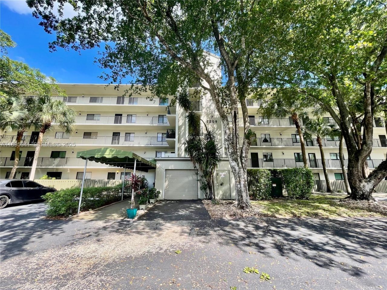2209 S Cypress Bend Dr, Unit 407, Pompano Beach, FL 33069 Photo