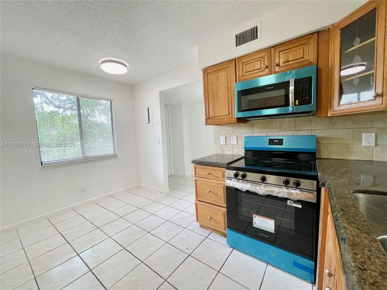 2209 S Cypress Bend Dr, Unit 407, Pompano Beach, FL 33069 Photo