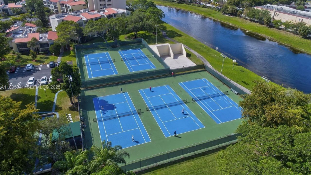 2209 S Cypress Bend Dr, Unit 407, Pompano Beach, FL 33069 Photo