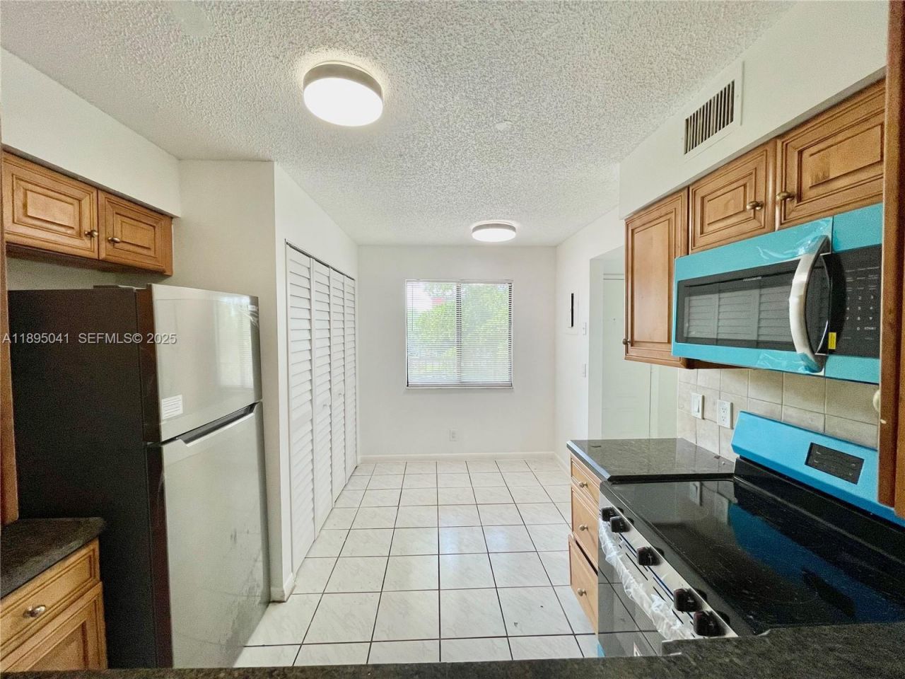 2209 S Cypress Bend Dr, Unit 407, Pompano Beach, FL 33069 Photo