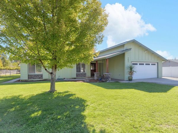 165 Sunbeam Circle, Merlin, OR 97532