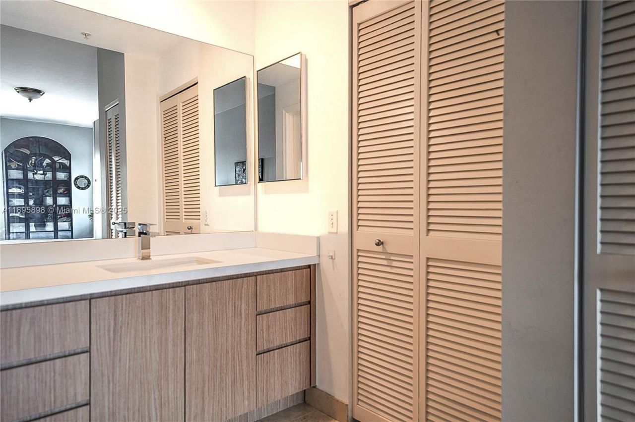 888 Brickell Key Dr, Unit 903, Miami, FL 33131 Photo