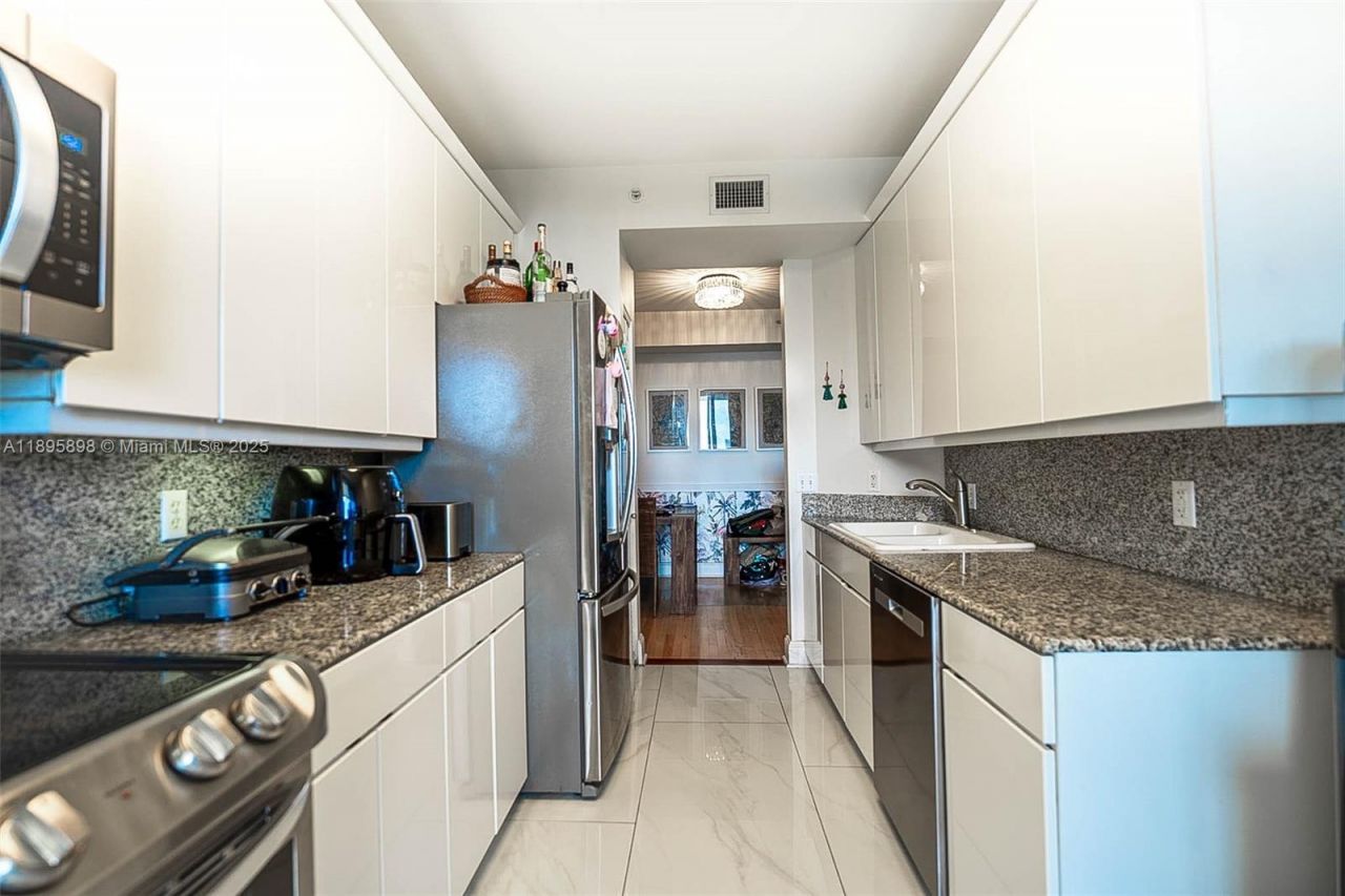 888 Brickell Key Dr, Unit 903, Miami, FL 33131 Photo