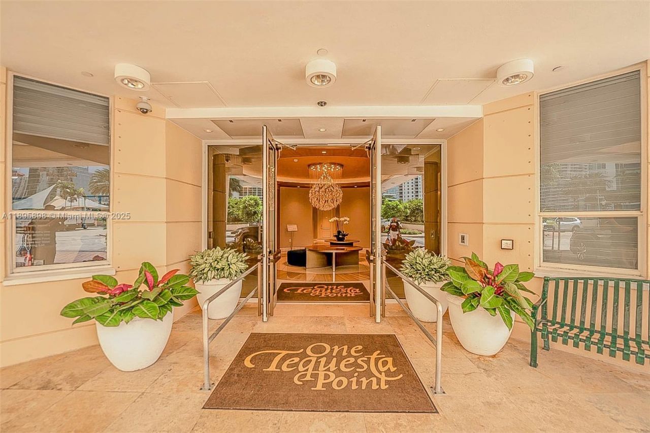 888 Brickell Key Dr, Unit 903, Miami, FL 33131 Photo