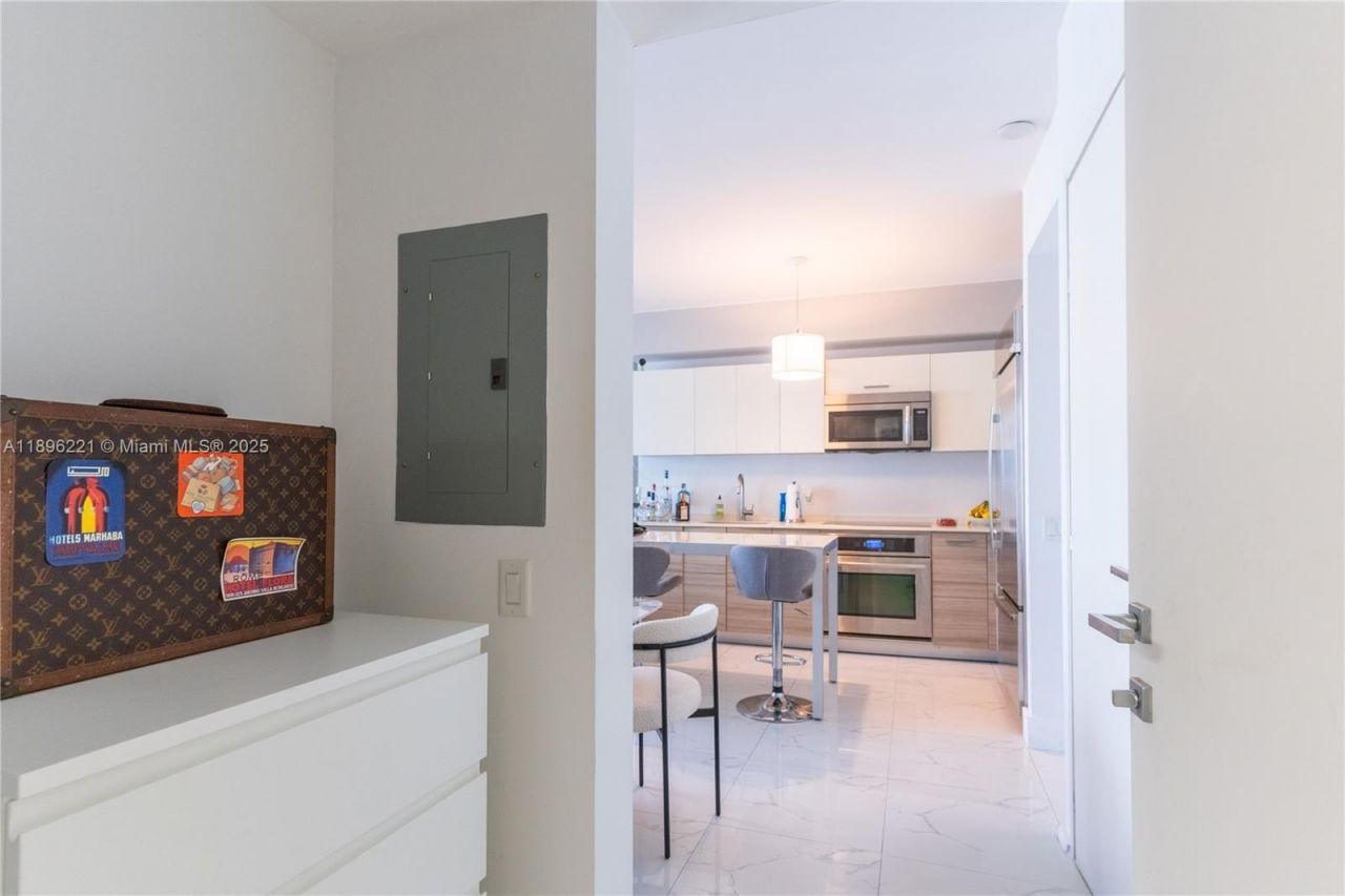 1300 Brickell Bay Dr, Unit 808, Miami, FL 33131 Photo