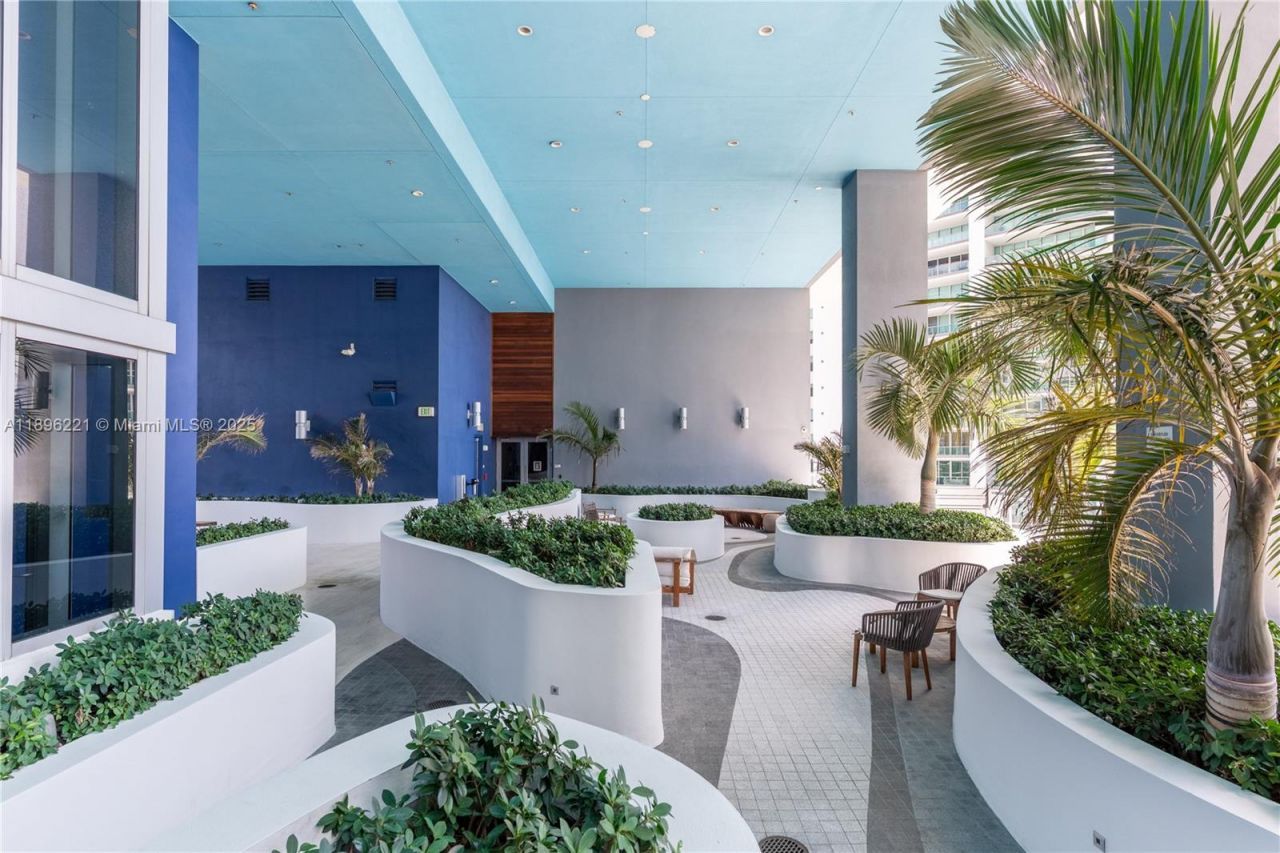 1300 Brickell Bay Dr, Unit 808, Miami, FL 33131 Photo