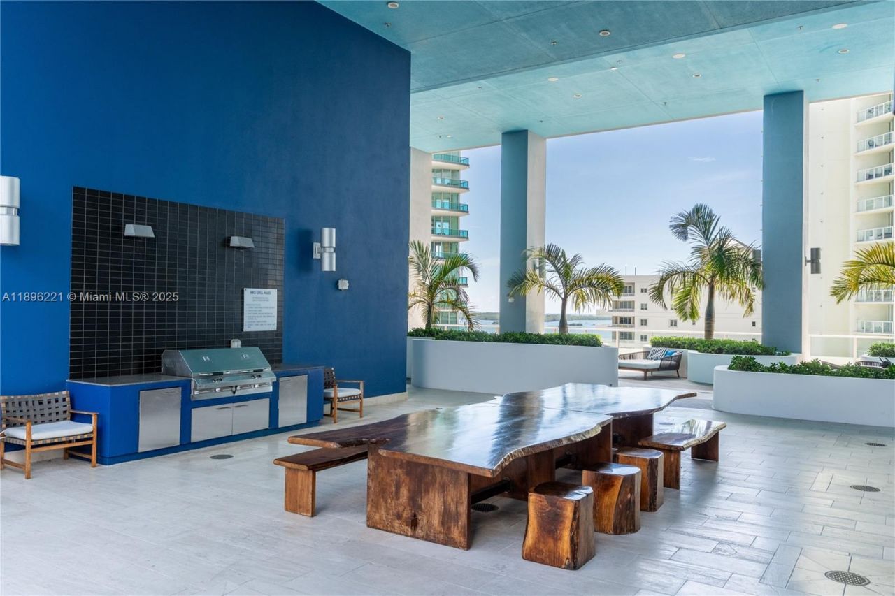 1300 Brickell Bay Dr, Unit 808, Miami, FL 33131 Photo