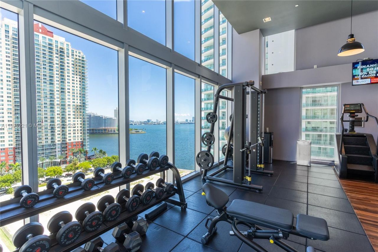 1300 Brickell Bay Dr, Unit 808, Miami, FL 33131 Photo