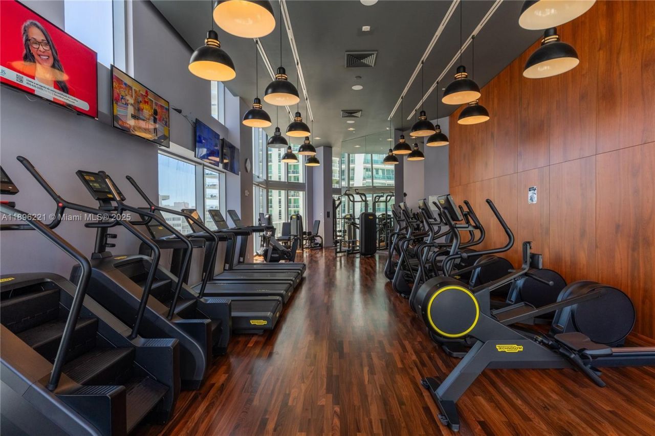 1300 Brickell Bay Dr, Unit 808, Miami, FL 33131 Photo