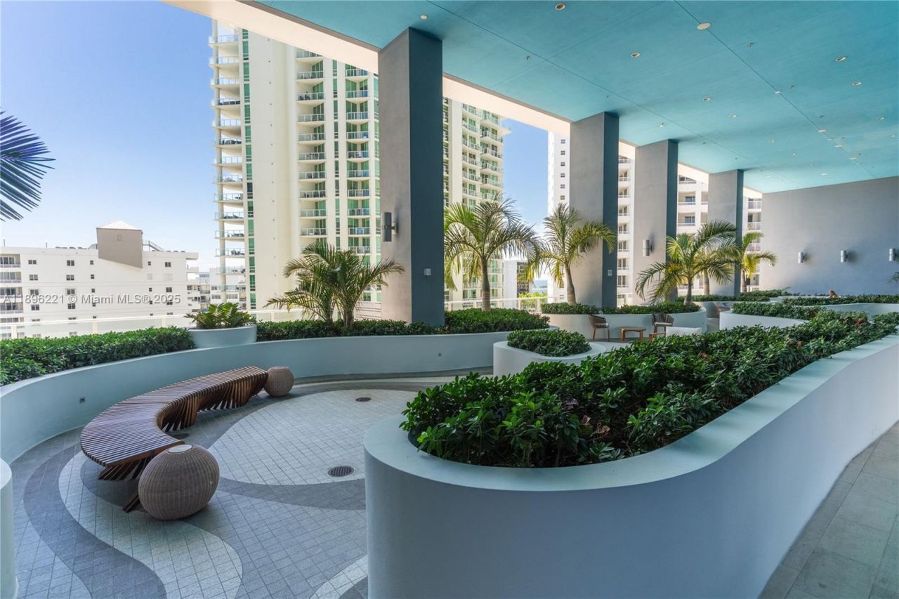 1300 Brickell Bay Dr, Unit 808, Miami, FL 33131 Photo