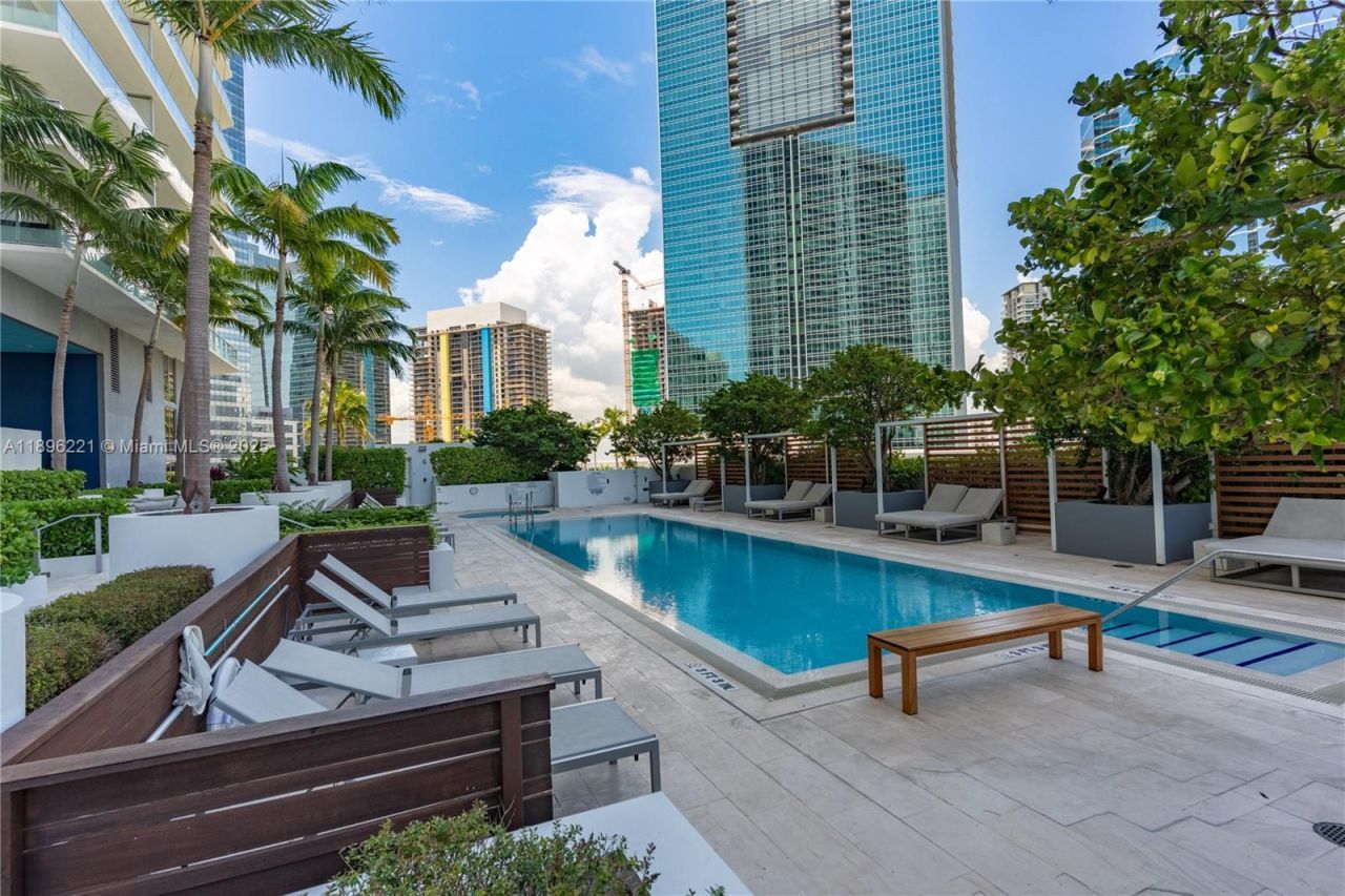 1300 Brickell Bay Dr, Unit 808, Miami, FL 33131 Photo