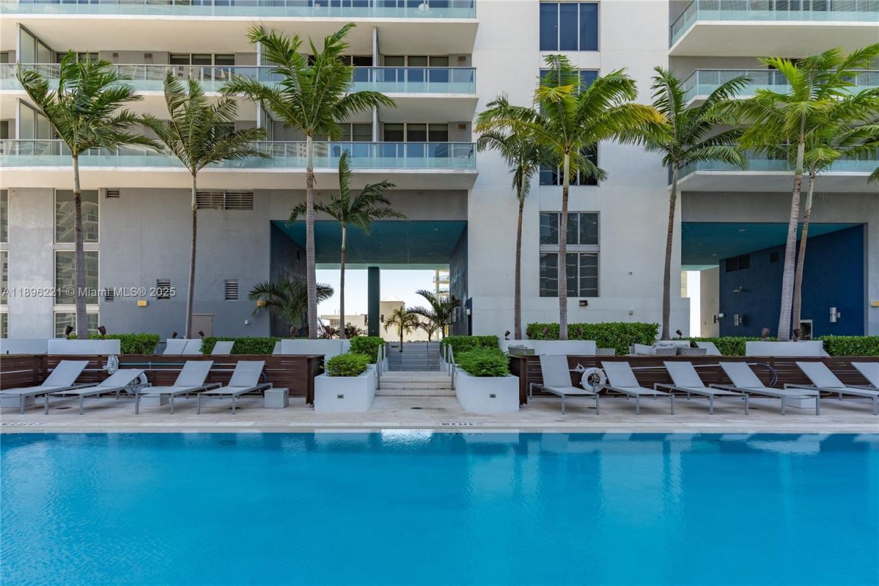 1300 Brickell Bay Dr, Unit 808, Miami, FL 33131 Photo