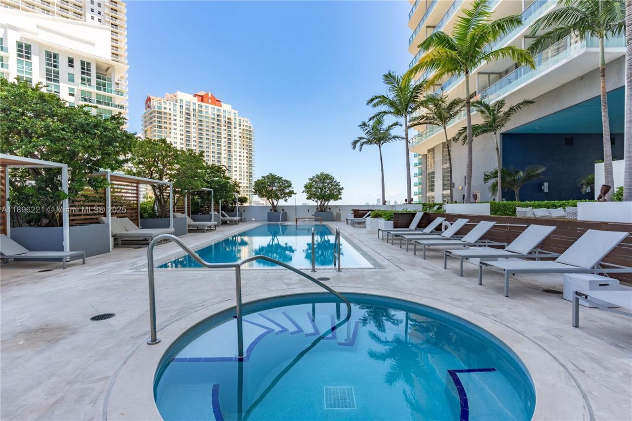 1300 Brickell Bay Dr, Unit 808, Miami, FL 33131 Photo