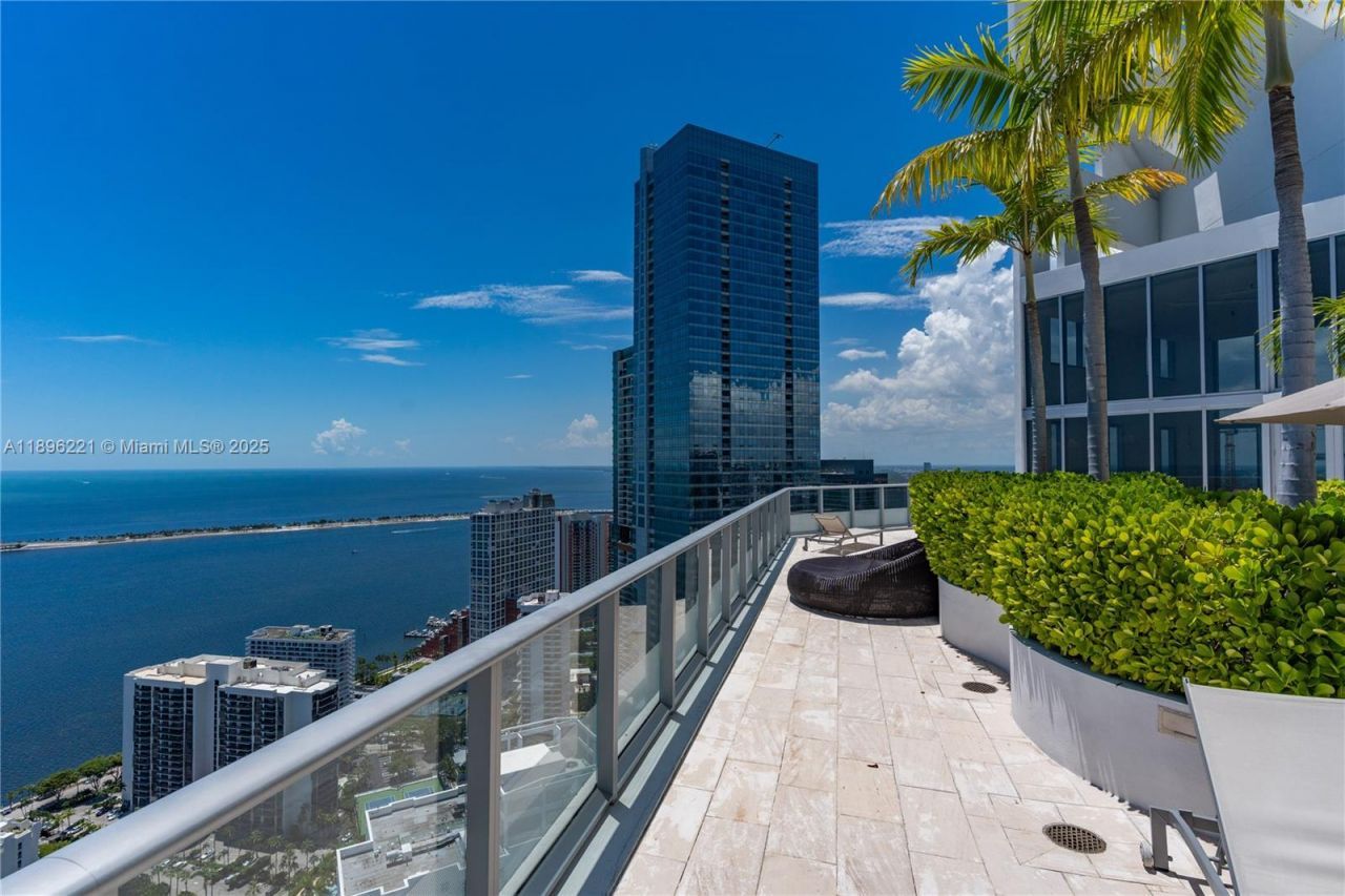 1300 Brickell Bay Dr, Unit 808, Miami, FL 33131 Photo
