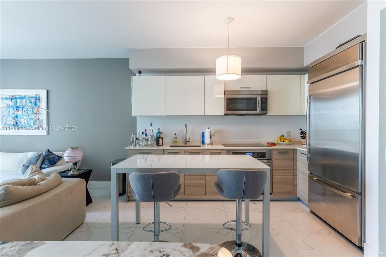 1300 Brickell Bay Dr, Unit 808, Miami, FL 33131 Photo