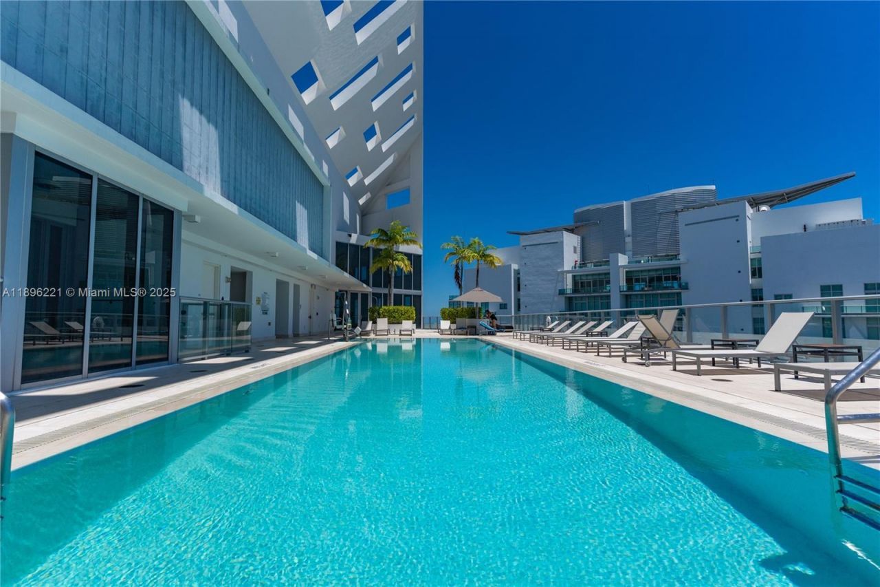 1300 Brickell Bay Dr, Unit 808, Miami, FL 33131 Photo