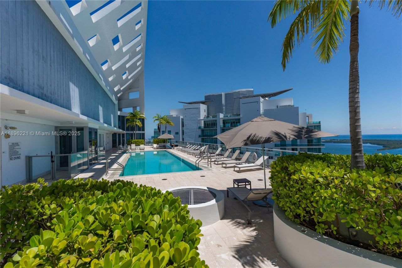 1300 Brickell Bay Dr, Unit 808, Miami, FL 33131 Photo