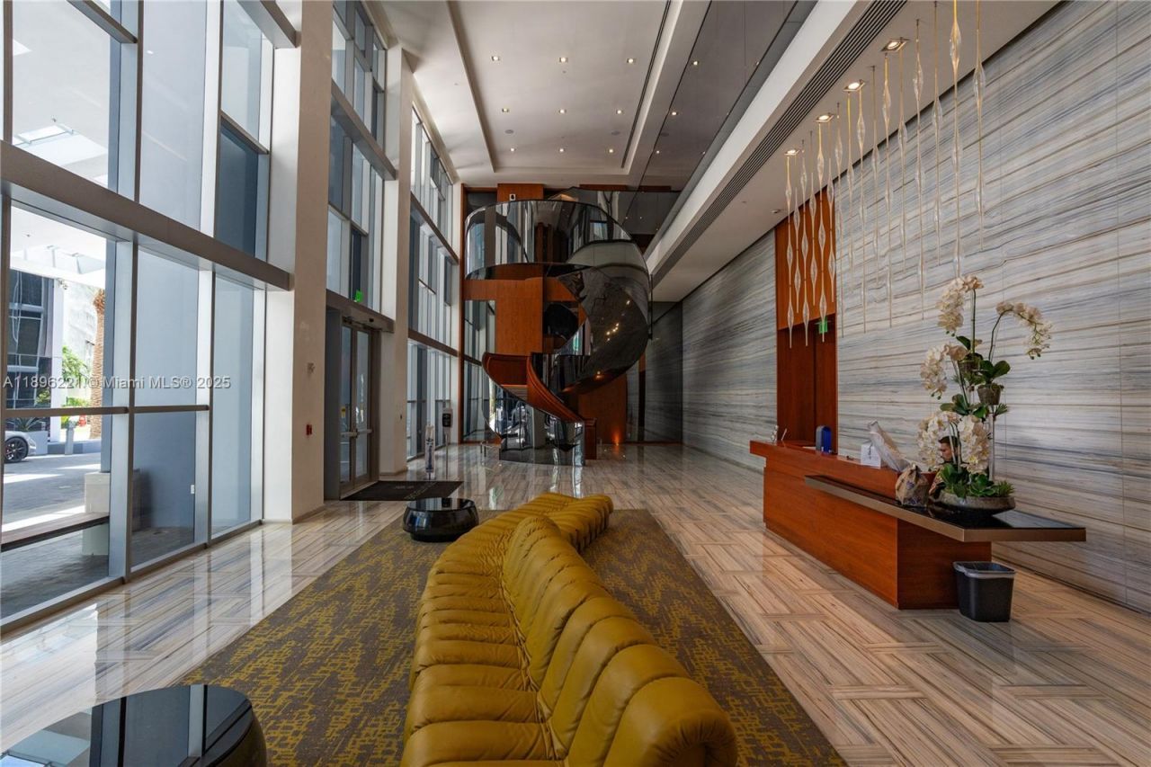 1300 Brickell Bay Dr, Unit 808, Miami, FL 33131 Photo