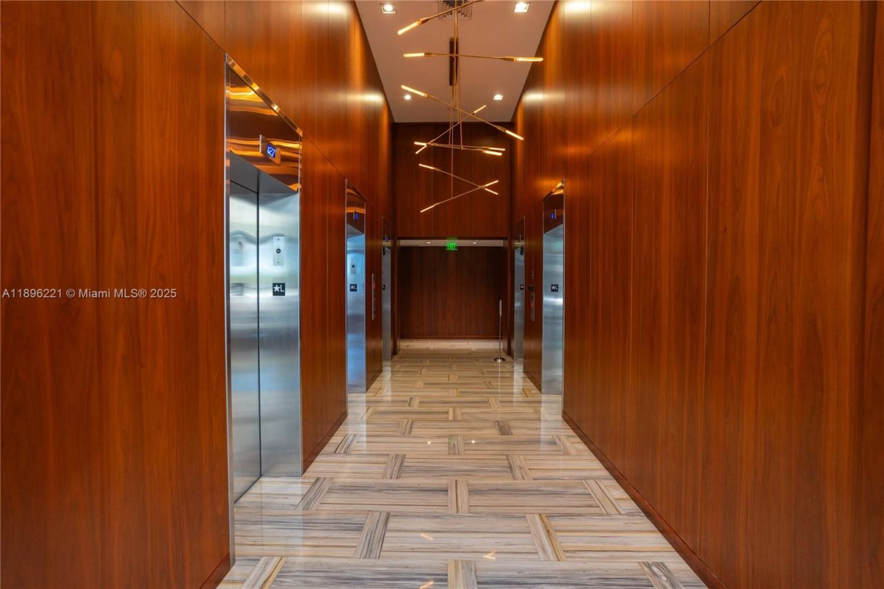 1300 Brickell Bay Dr, Unit 808, Miami, FL 33131 Photo