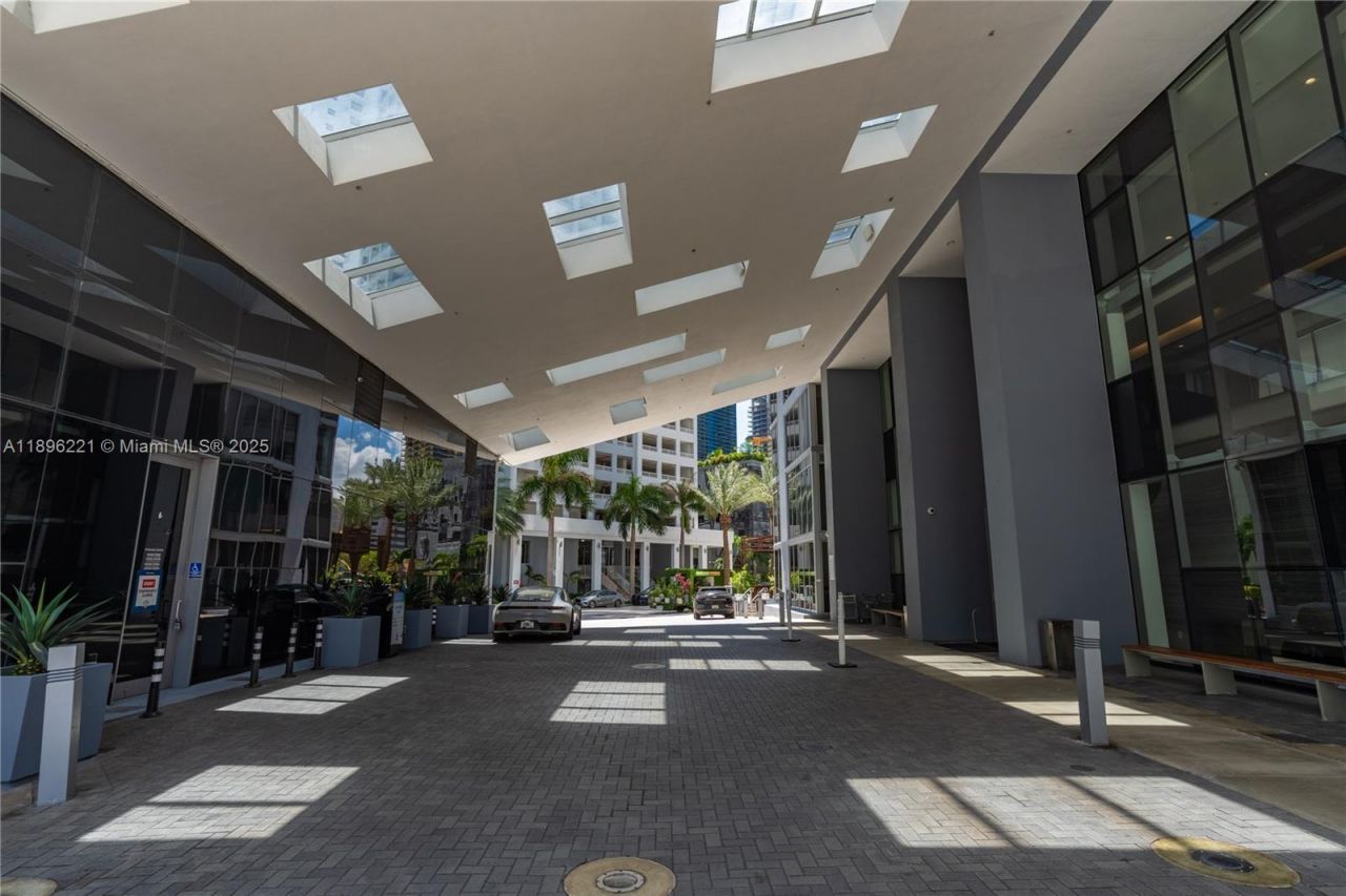 1300 Brickell Bay Dr, Unit 808, Miami, FL 33131 Photo