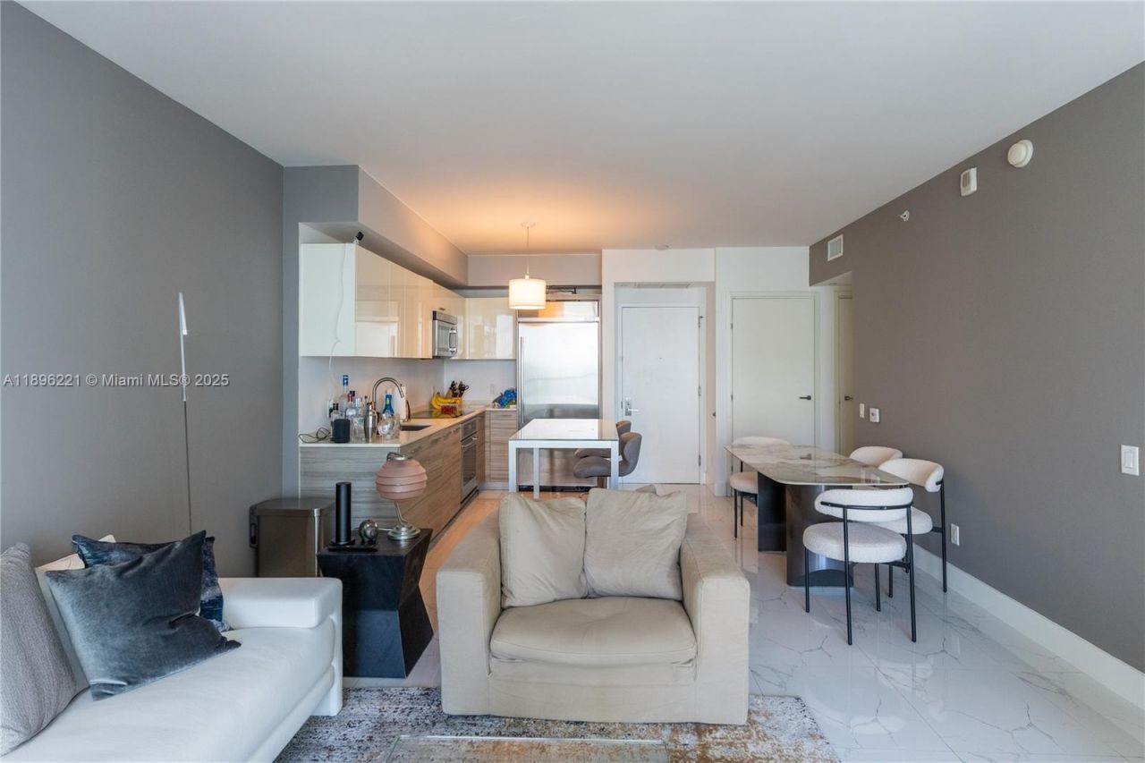 1300 Brickell Bay Dr, Unit 808, Miami, FL 33131 Photo