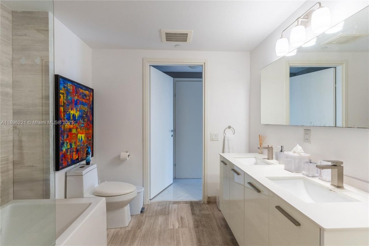 1300 Brickell Bay Dr, Unit 808, Miami, FL 33131 Photo