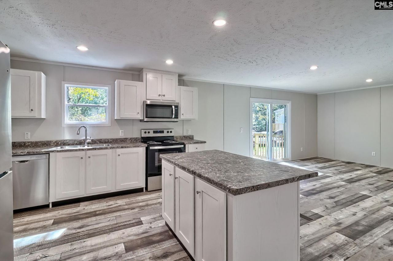 1653 Woodtrail Drive Photo 7