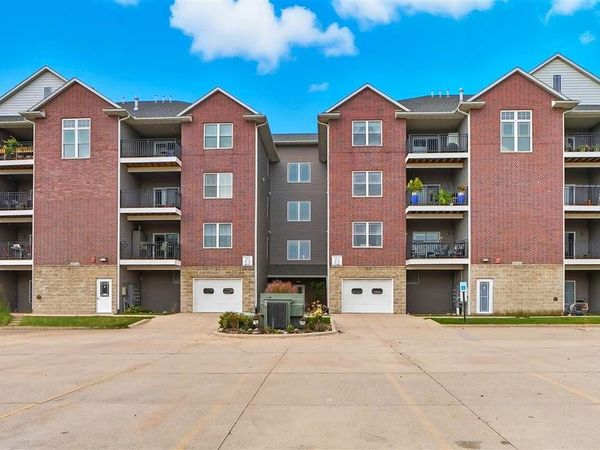 1092 Walnut Ave, Unit 114 Bld D, Riverside, IA 52327